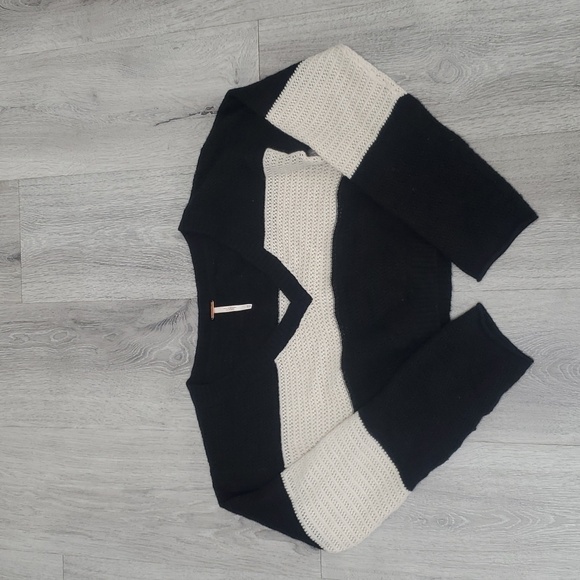 Free People Sweaters - Free People Croped cashmere sweater size xs in gently used condition